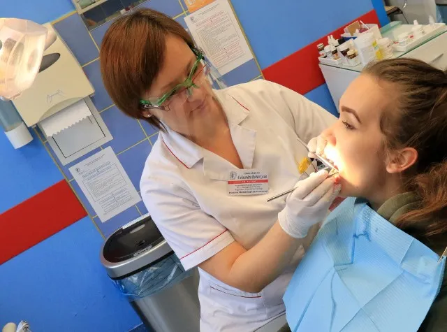 Zdjęcie Czy dentysta przyjmie z bólem zęba? Pilna pomoc i nagłe wizyty bez rejestracji