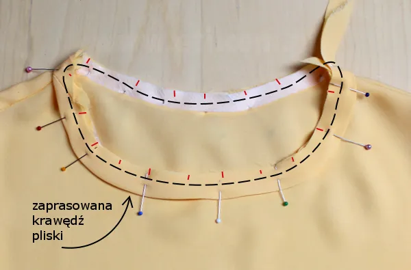 Zdjęcie Jak uszyć żabot do bluzki - proste kroki, które ułatwią szycie