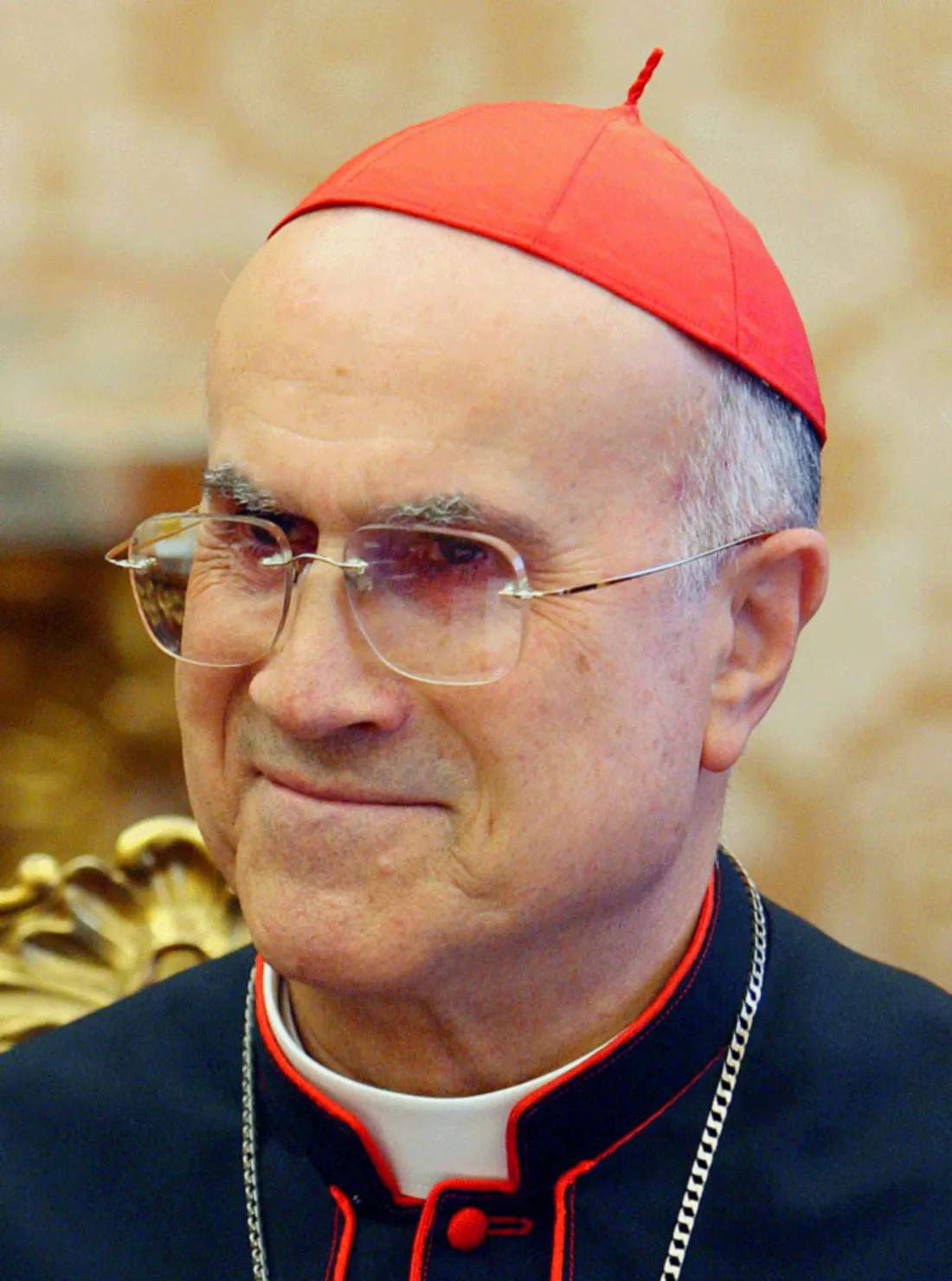 Zdjęcie Tarcisio Bertone: kontrowersje i osiągnięcia kardynała Kościoła
