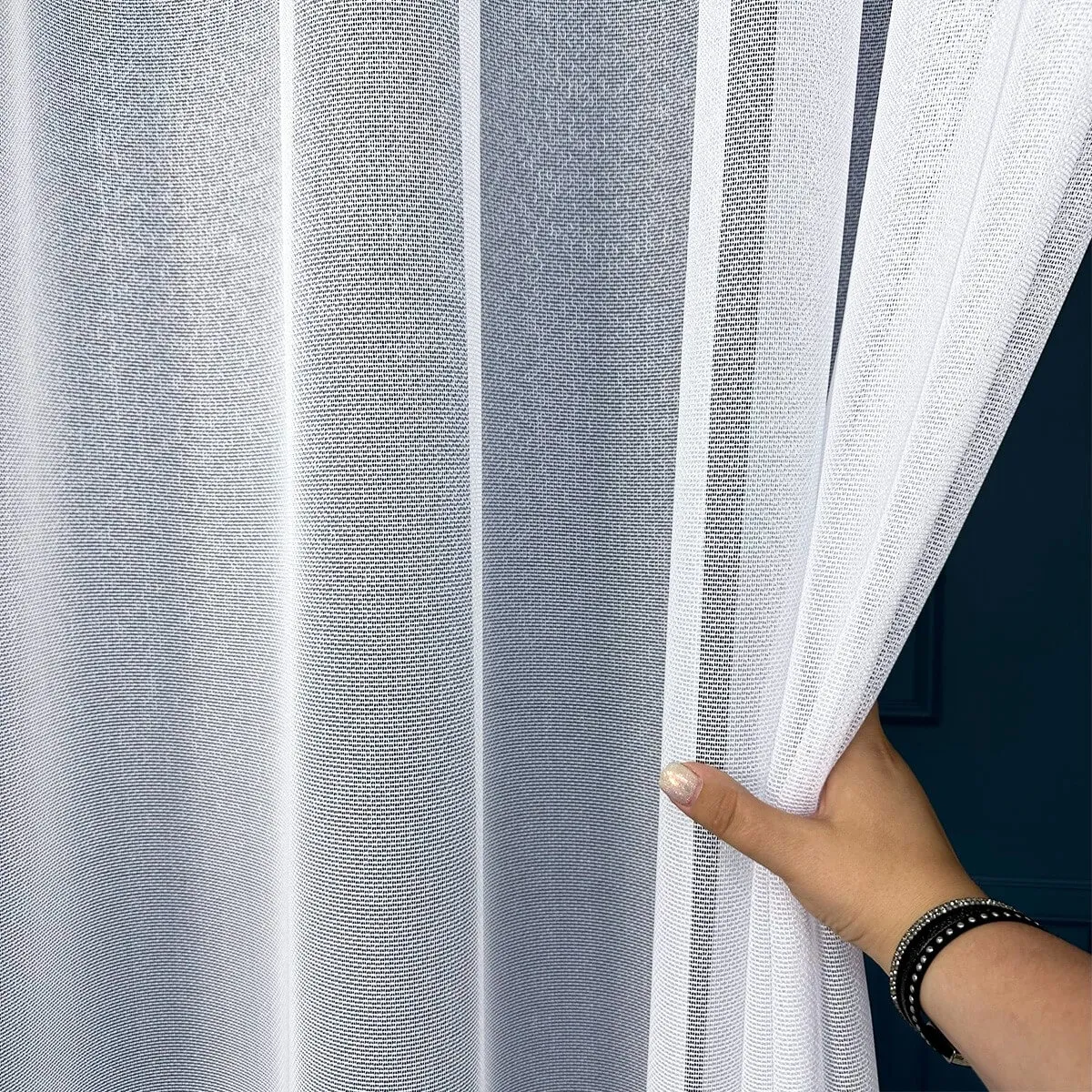 Zdjęcie Jakie są modne firany do salonu – trendy, które odmienią wnętrze