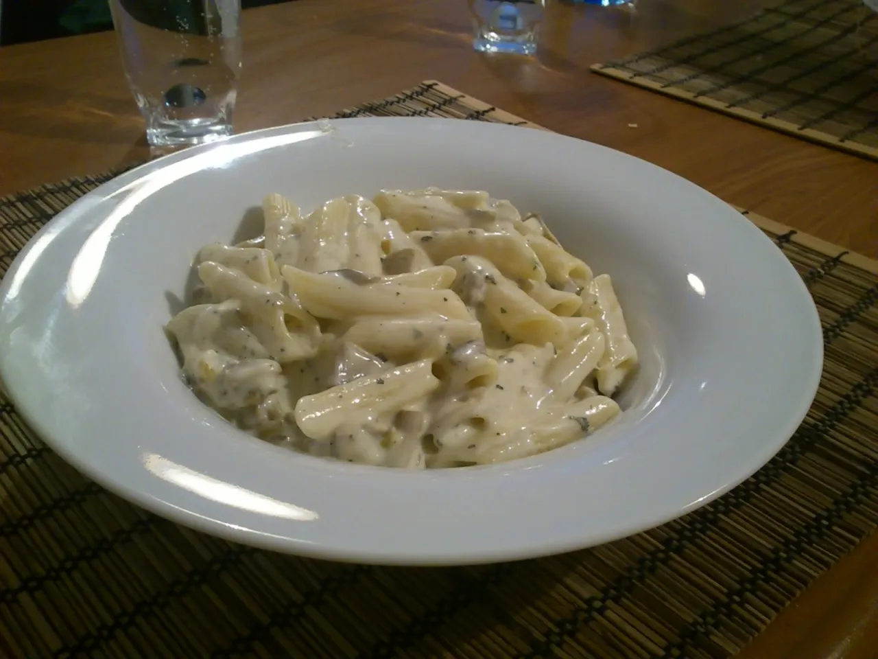 Zdjęcie Penne w sosie śmietanowo serowym Thermomix - łatwy przepis krok po kroku