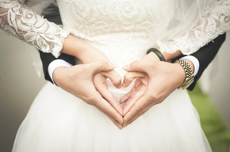 Zdjęcie Co oznacza biała suknia ślubna? Symbolika, tradycje i emocje