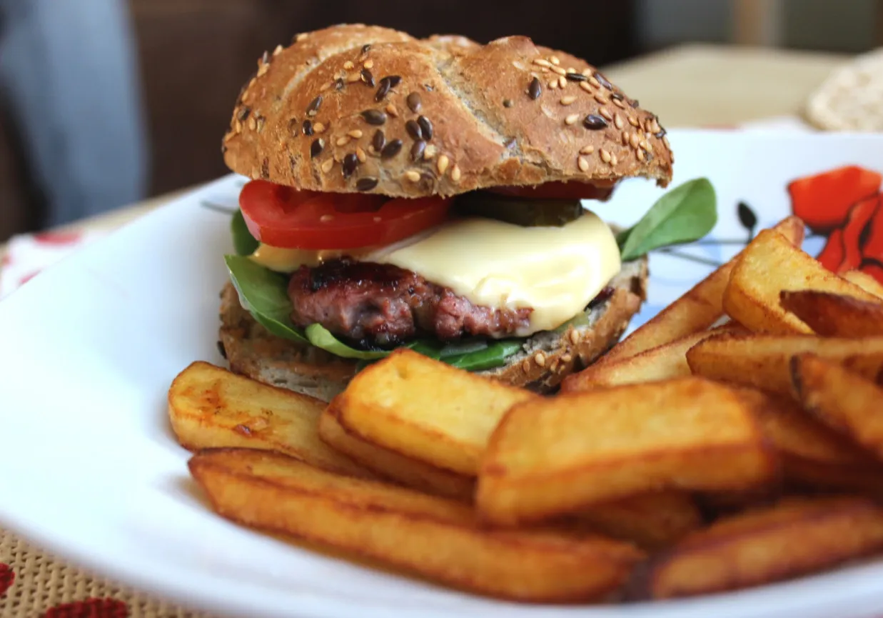 Zdjęcie Jak zrobić burgery wołowe, które zachwycą smakiem i soczystością