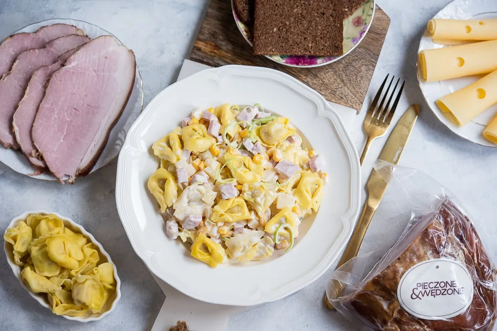 Zdjęcie Jak przygotować tortellini z szynką parmeńską i co do nich dodać