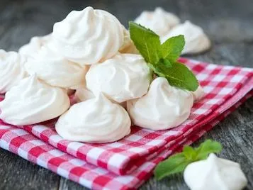 Zdjęcie Czym różni się pudding od budyniu? Kluczowe różnice w składzie i zastosowaniu