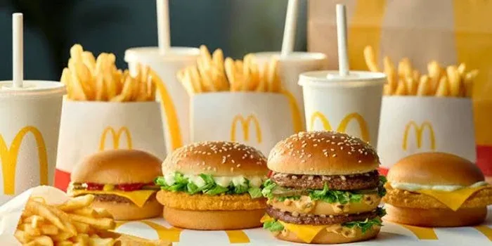 Zdjęcie Ile kalorii ma hamburger z McDonald's - wartości odżywcze i skład