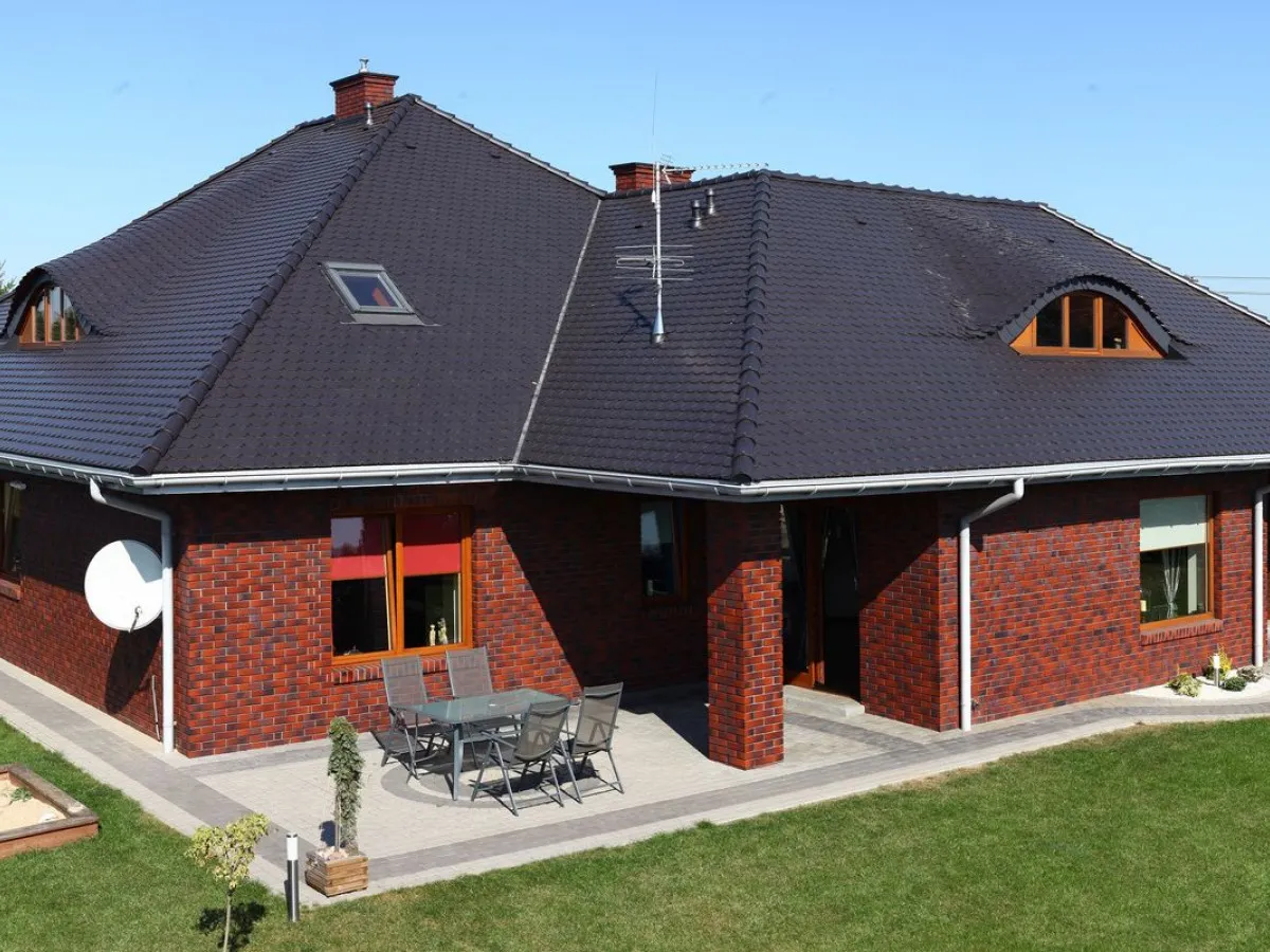 Zdjęcie Jaką elewację wybrać do czarnej dachówki - najlepsze połączenia kolorów