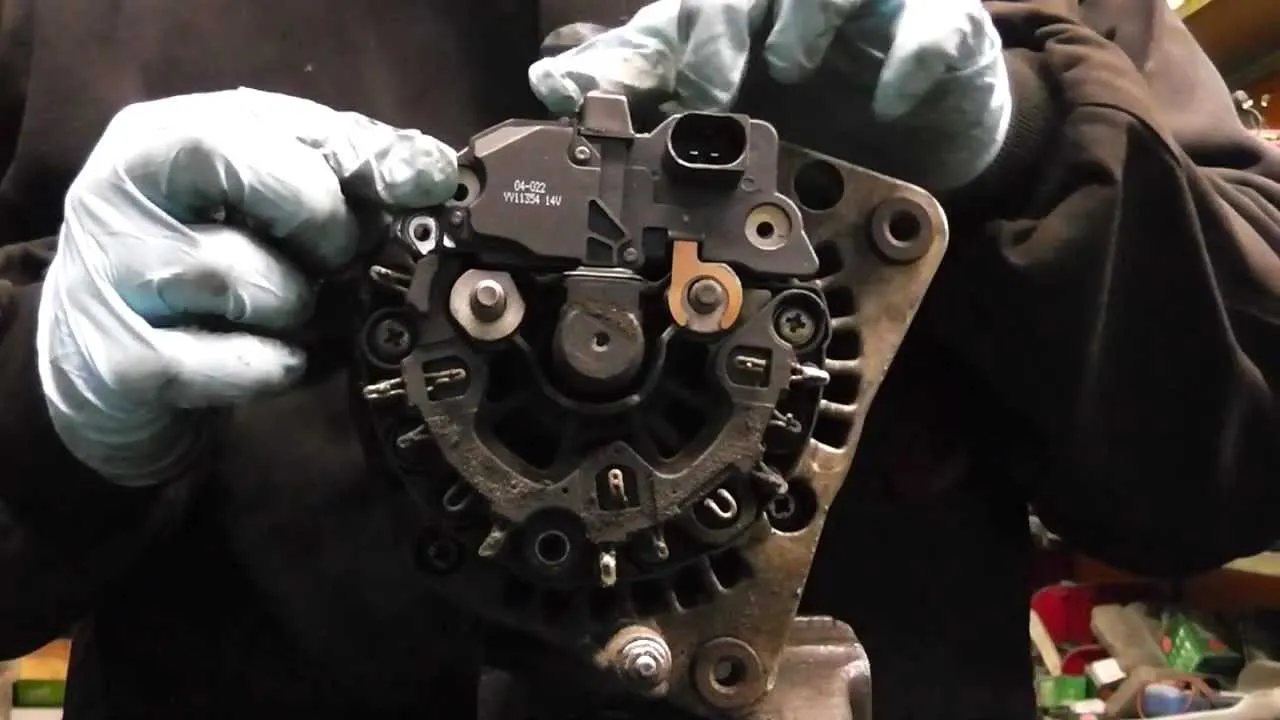 Zdjęcie Jak łatwo i bezpiecznie wyjąć alternator w Audi A4 B6 – krok po kroku