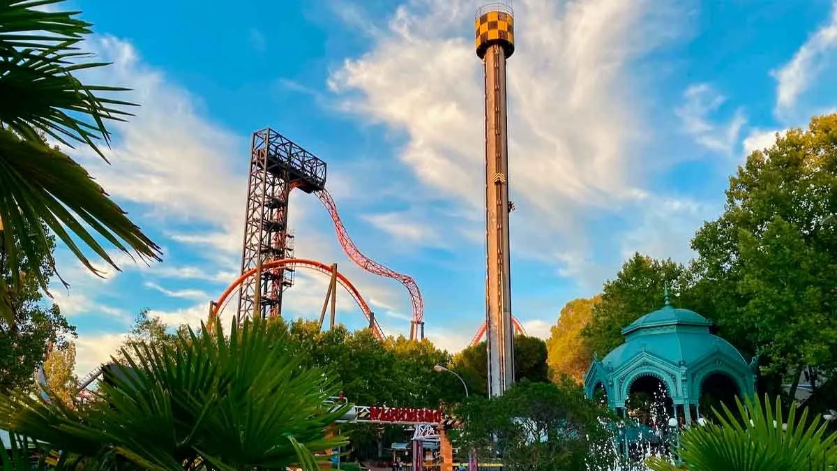 Zdjęcie A qué hora cierra el parque de atracciones y cómo evitar sorpresas