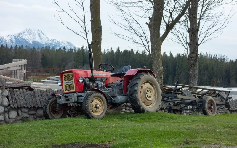 Zdjęcie Jaki olej do silnika C-330? Oto najlepsze opcje dla Twojego traktora
