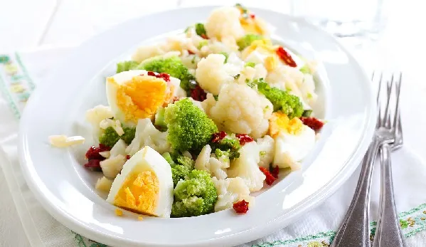 Zdjęcie Salade de chou-fleur marocaine : 2 recettes fra&icirc;ches et savoureuses