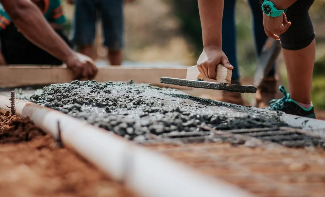Zdjęcie Ile schnie strop betonowy? Czynniki, czas i sposoby na przyspieszenie schnięcia