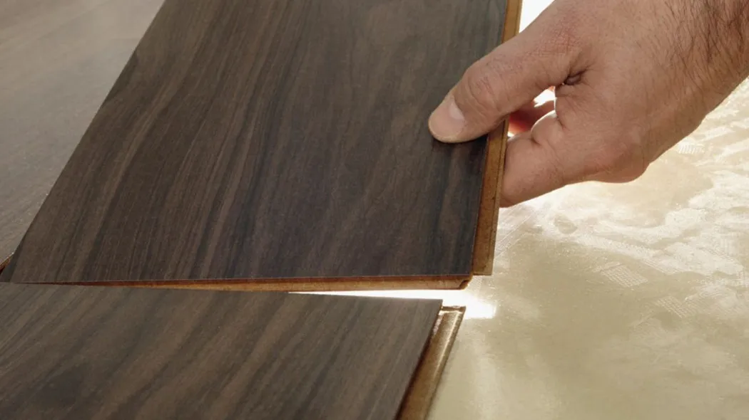 Zdjęcie Panele PCV: jak kłaść krok po kroku - poradnik dla majsterkowiczów