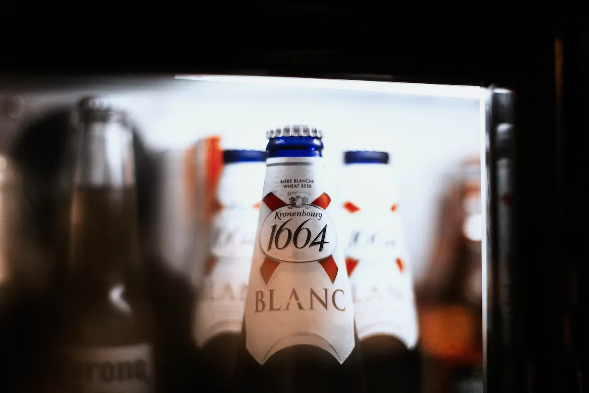 Zdjęcie Czy minibar w hotelu jest płatny? Sprawdź, by uniknąć niespodzianek