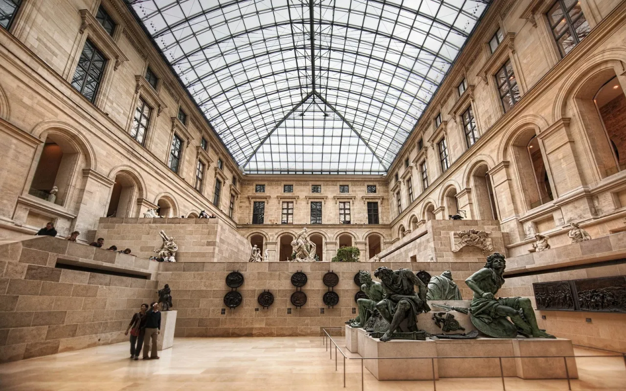 Zdjęcie Luwr co to? Fascynująca historia i najważniejsze dzieła muzeum