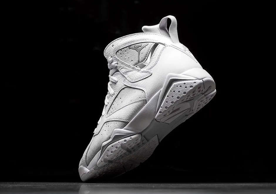 Zdjęcie Jordan 7 Retro Pure Platinum – Cechy, ceny i gdzie kupić