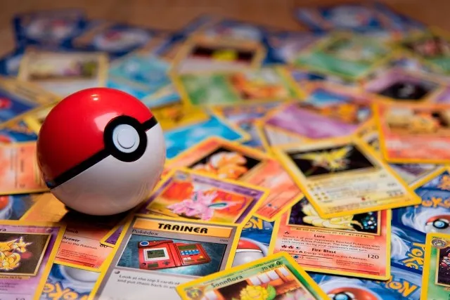 Zdjęcie  Jak grać w karty Pokemon? Poradnik dla początkujących i zaawansowanych graczy