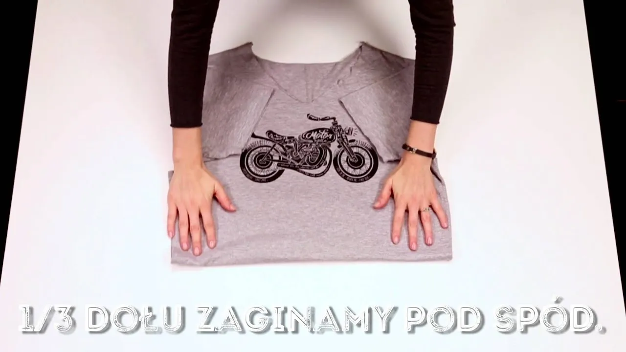 Zdjęcie Jak składać bluzki, aby uniknąć zagnieceń i zaoszczędzić miejsce
