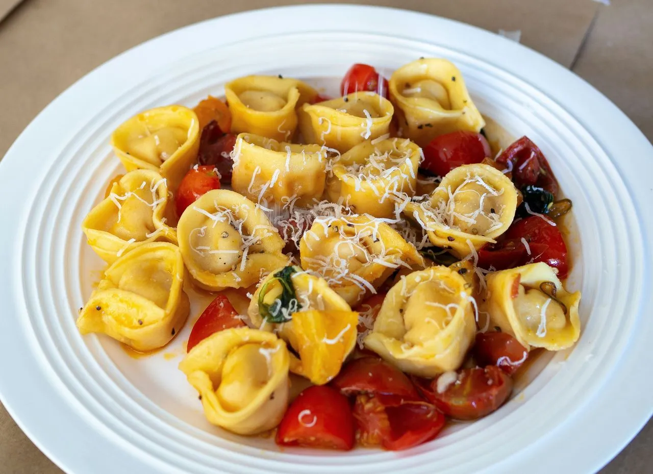 Zdjęcie Jak długo gotować tortellini? Sprawdź idealny czas gotowania!