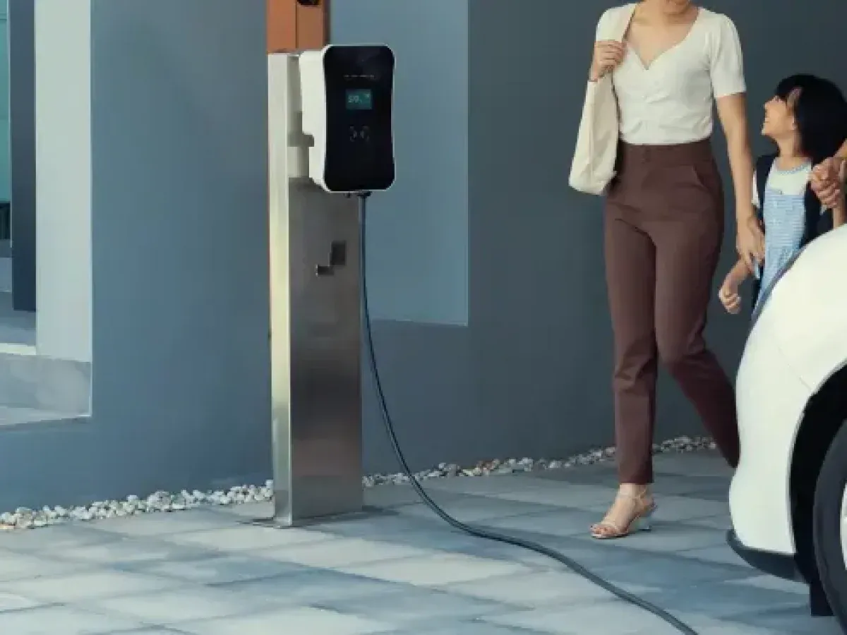 Zdjęcie Jaką ładowarkę do samochodu elektrycznego wybrać, by nie przepłacać?
