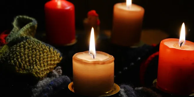 Zdjęcie Kolor szat liturgicznych w adwencie: co oznaczają fiolet i różowy