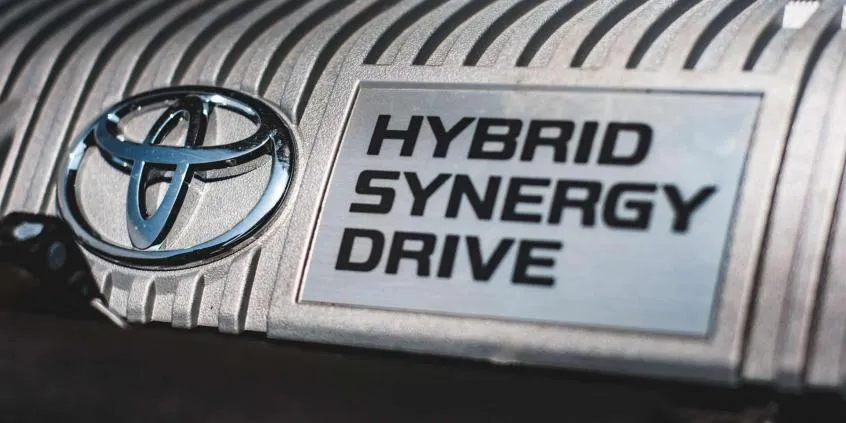 Zdjęcie Jak działa hybryda Toyota Prius? Odkryj sekrety jej technologii