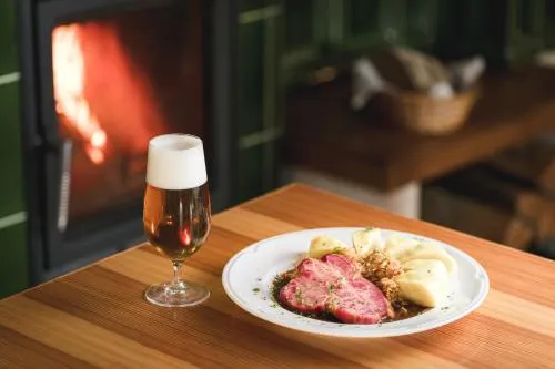 Zdjęcie Gdzie zjeść w Adrspach? Odkryj najlepsze restauracje i knajpy