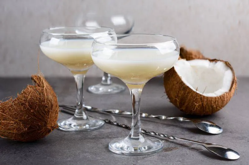 Zdjęcie Jak przygotować pyszny drink kokosowy z wódką – prosta receptura