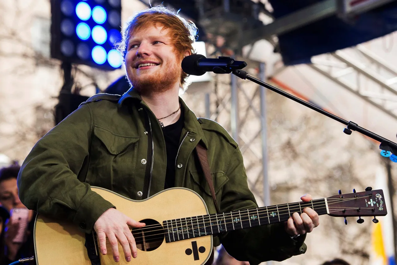 Zdjęcie Na czym gra Ed Sheeran? Odkryj jego gitary i ich brzmienie