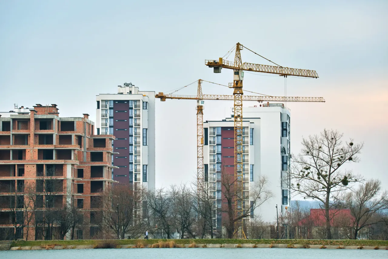 Zdjęcie Czy deweloper może podnieść cenę mieszkania? Poznaj swoje prawa