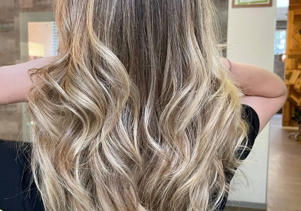 Zdjęcie Stufenschnitt lange Haare hinten: Welcher Schnitt passt zu Ihnen?