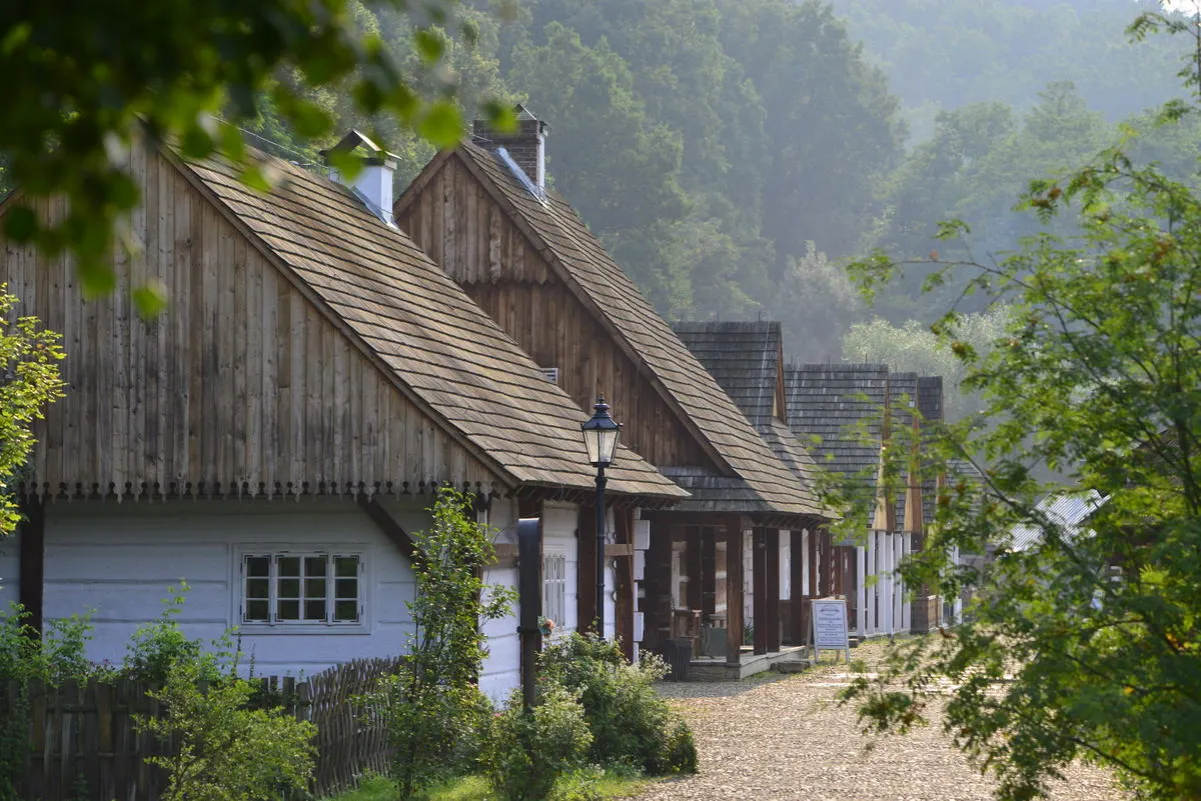 Zdjęcie Skansen Kujawsko Pomorskie: Odkryj fascynującą historię i atrakcje