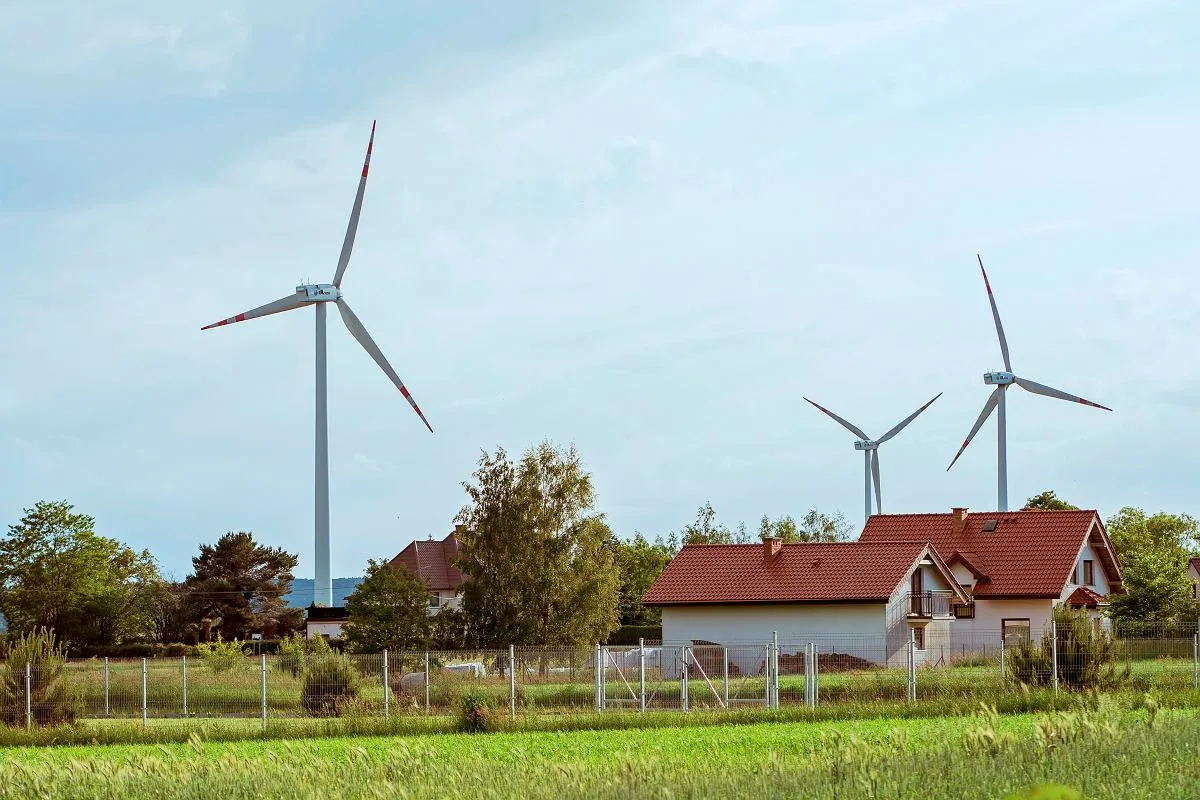 Zdjęcie Ceny energii wiatrowej: Jak uniknąć wysokich kosztów w Polsce?