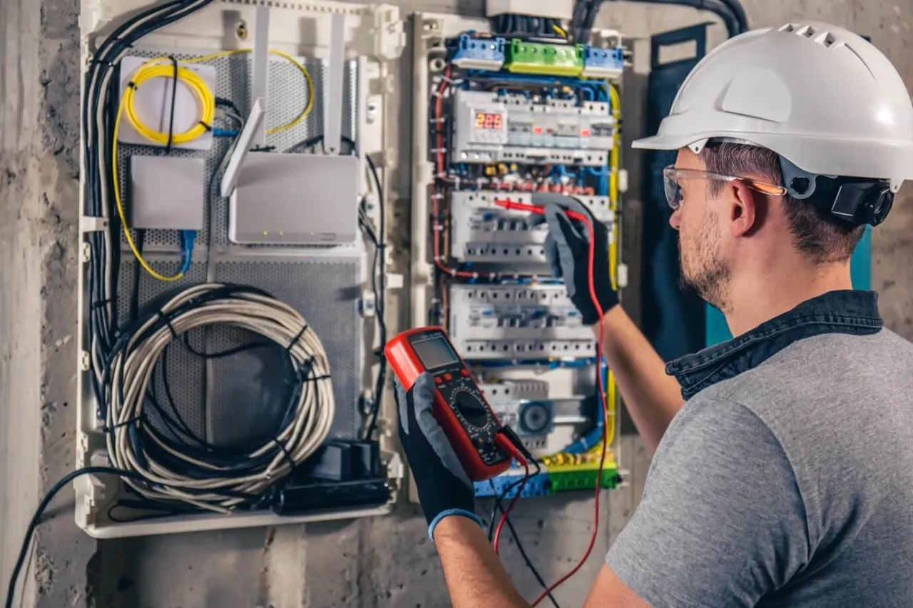 Zdjęcie Rezystancja izolacji: klucz do bezpieczeństwa w instalacjach elektrycznych