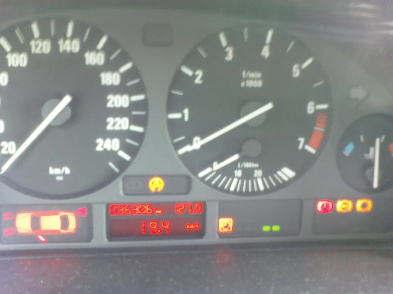 Zdjęcie Kontrolka BMW E46: Jak rozpoznać problemy i co z nimi zrobić?