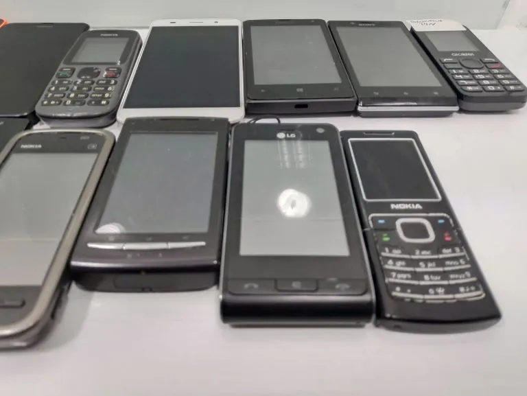 Zdjęcie Czy lombard przyjmie uszkodzony telefon? Sprawdź, co musisz wiedzieć