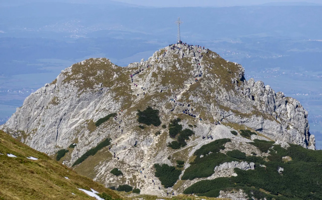 Zdjęcie Jak się przygotować do wyprawy na Giewont i cieszyć się pięknem Tatr