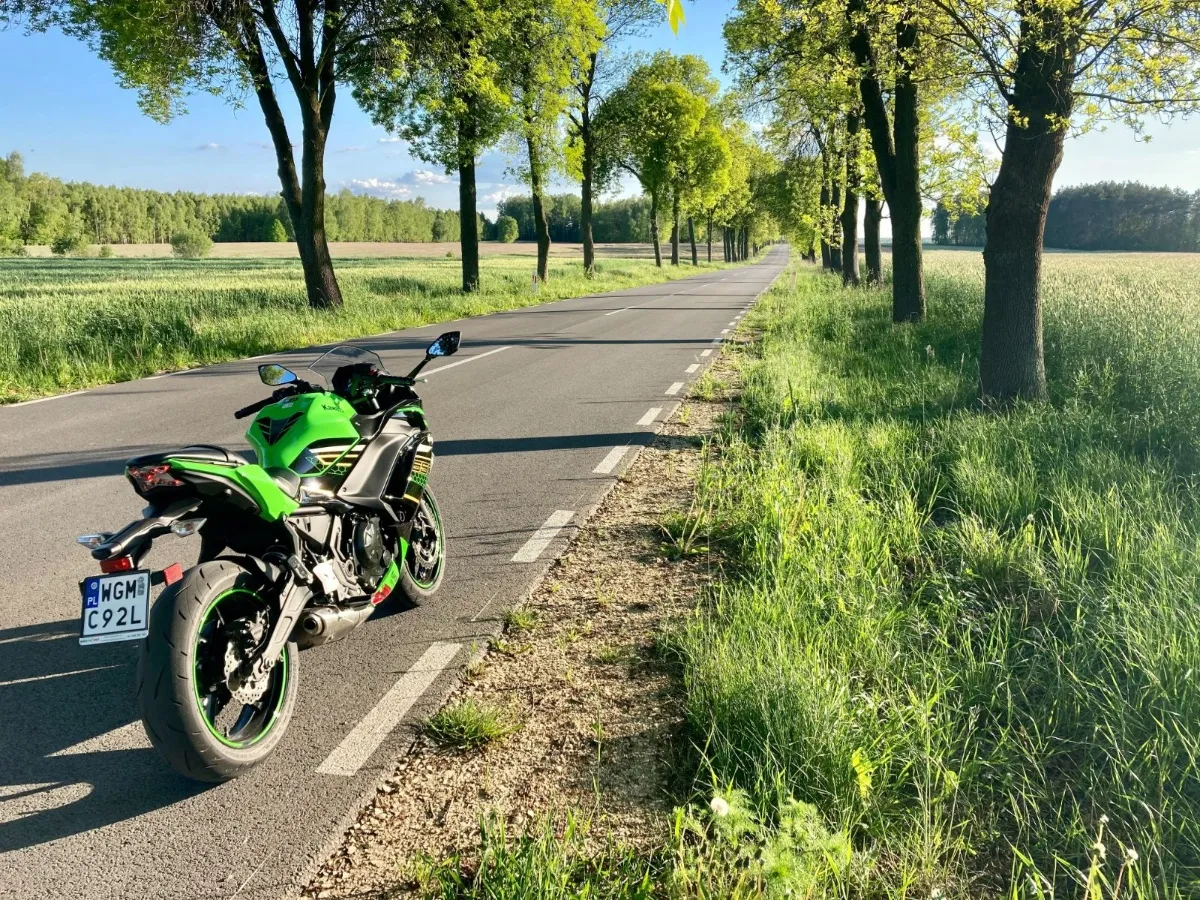 Zdjęcie Najlepsze trasy motocyklowe w Warszawie – odkryj ukryte skarby