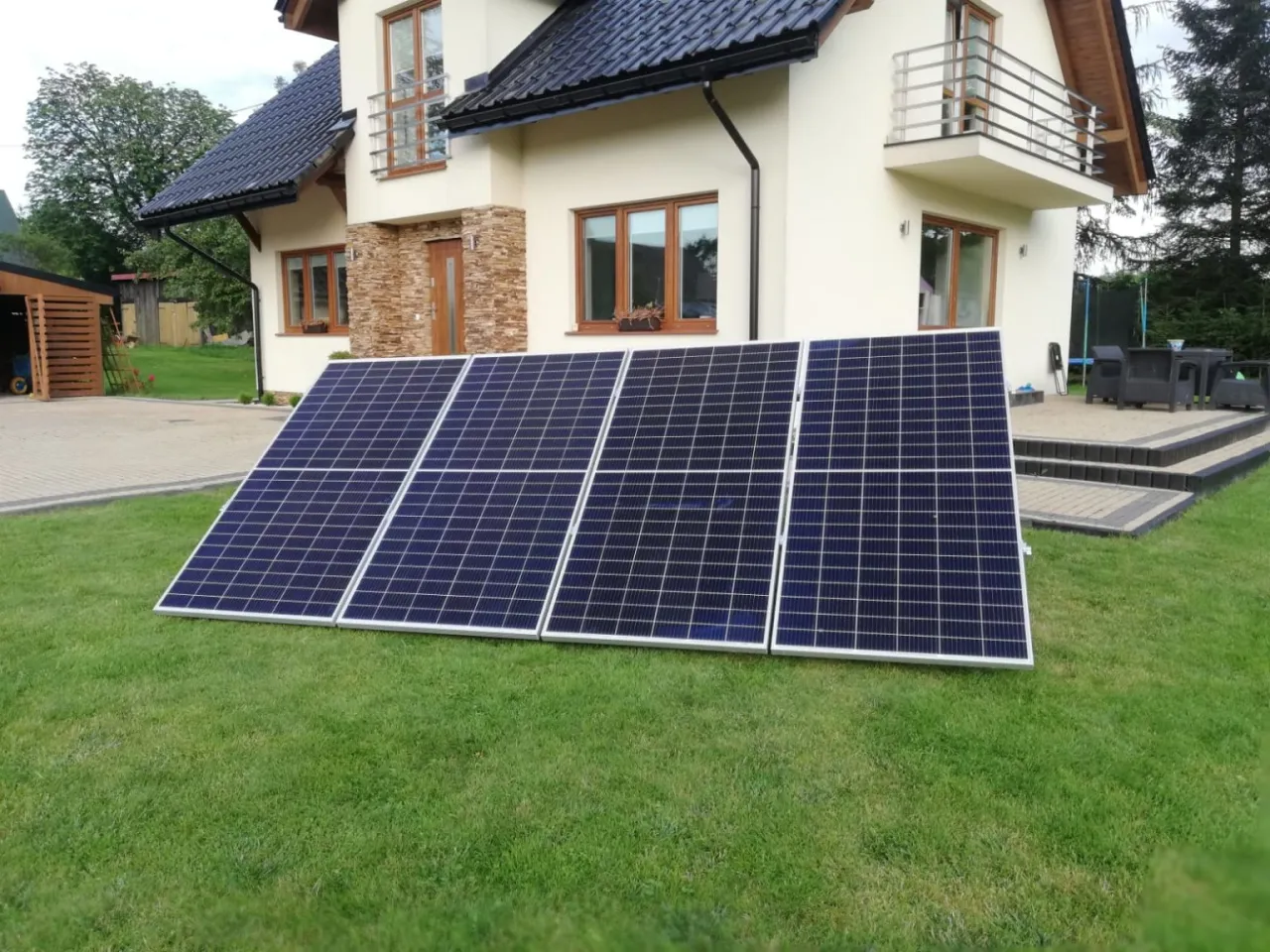 Zdjęcie Ile paneli fotowoltaicznych potrzebujesz do 7 kW? Zaskakujące wyliczenia!