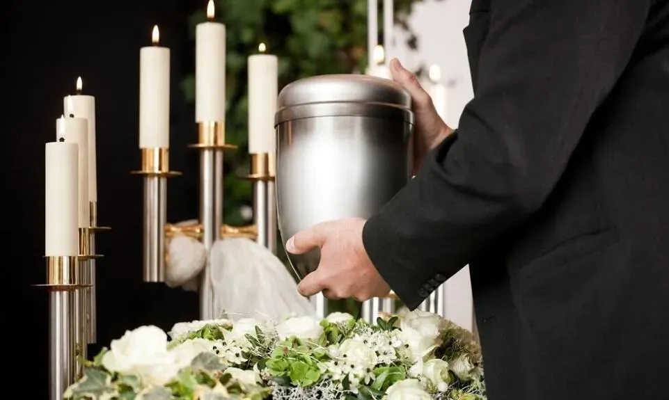 Zdjęcie Czy dusza czuje kremację? Prawda o bólu i świadomości po śmierci