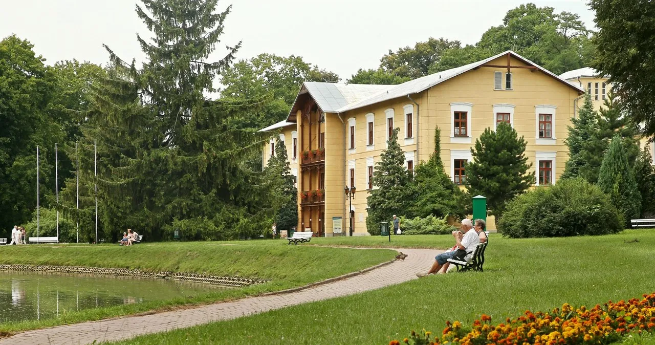 Zdjęcie Ile się czeka do sanatorium z NFZ? Poznaj prawdziwe czasy oczekiwania