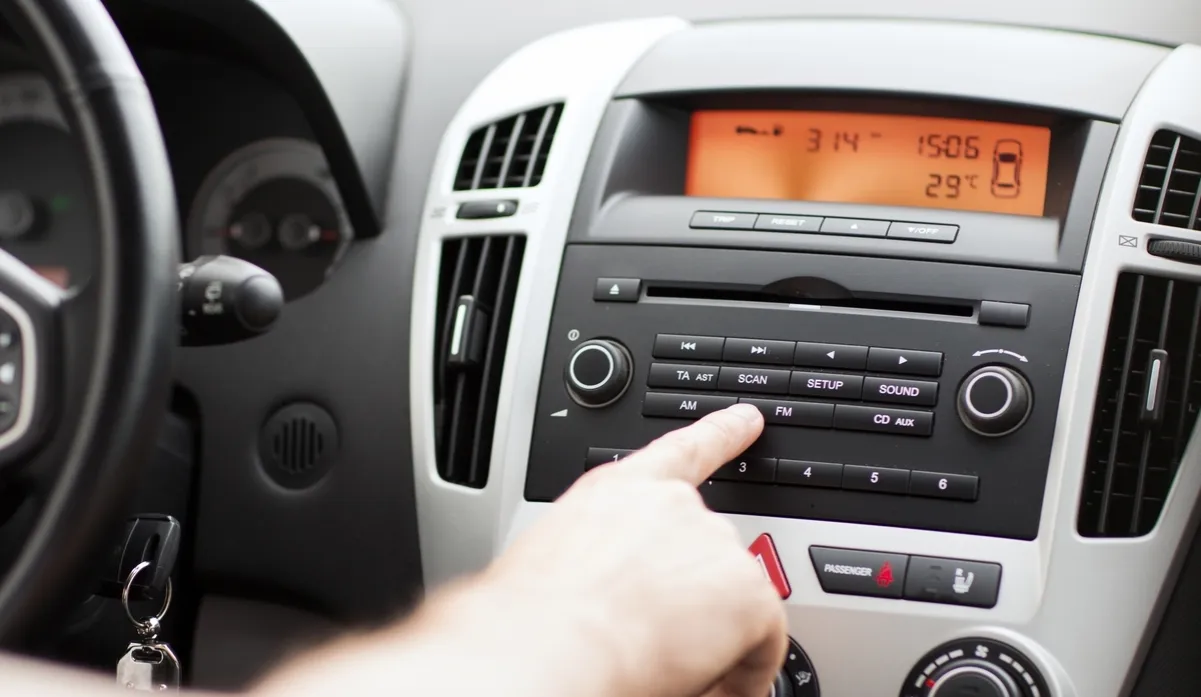 Zdjęcie Radio kierowców jaka częstotliwość – najlepsze wybory na drodze