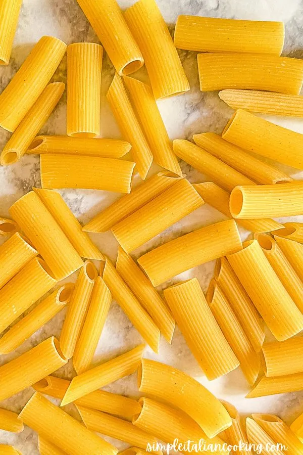 Zdjęcie Penne czy rigatoni? Odkryj różnice i idealne zastosowania