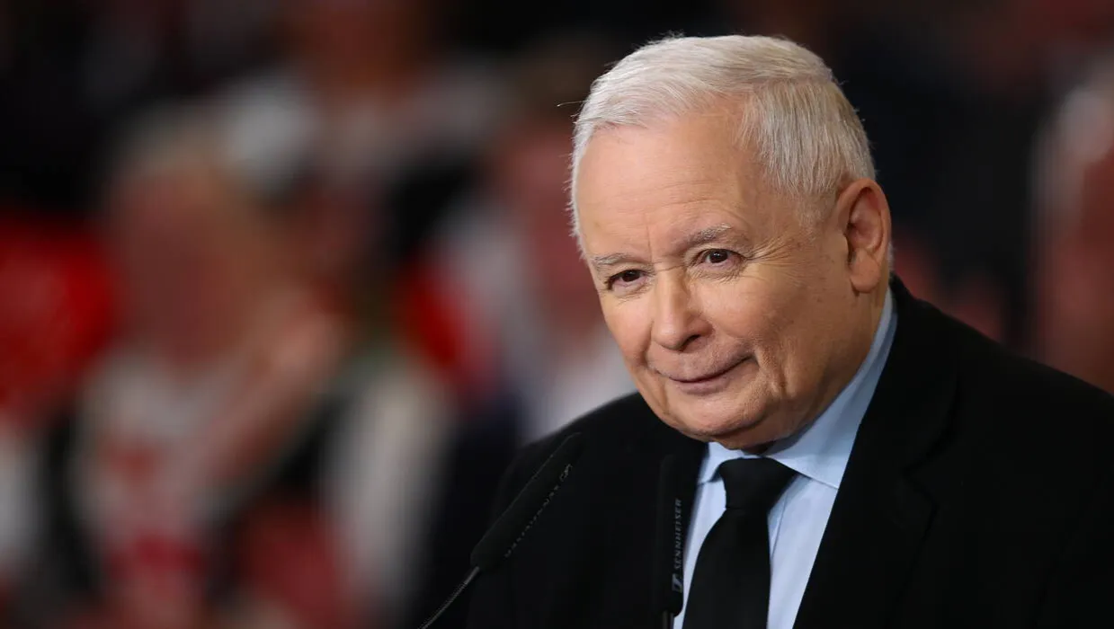 Zdjęcie Jakie języki zna Kaczyński? Zaskakujące umiejętności językowe lidera