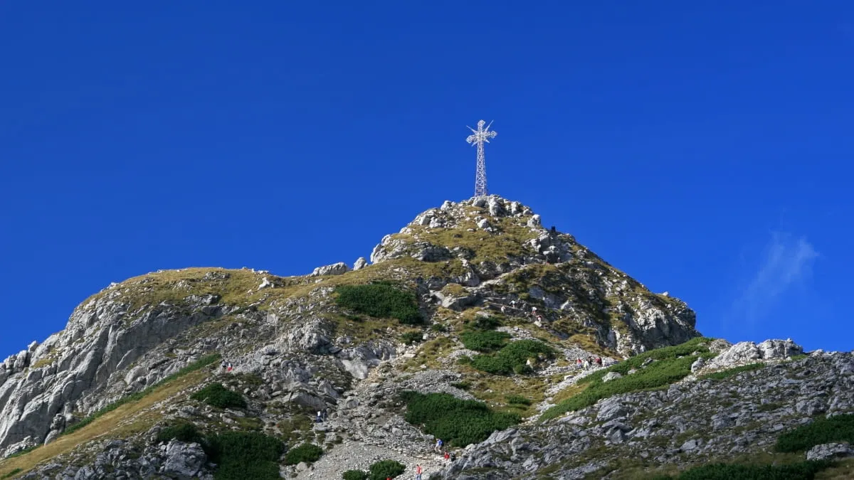 Zdjęcie Co oznacza krzyż na Giewoncie? Historia i symbolika tego miejsca