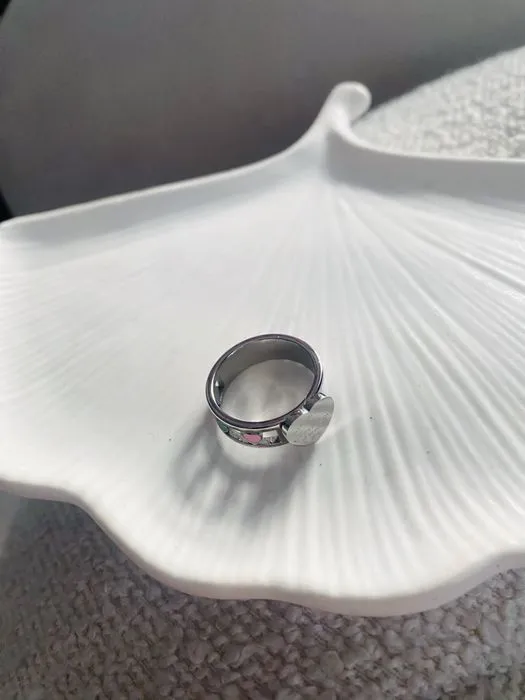 Zdjęcie Tiffany and Co biżuteria - elegancja i jakość w każdym detalu
