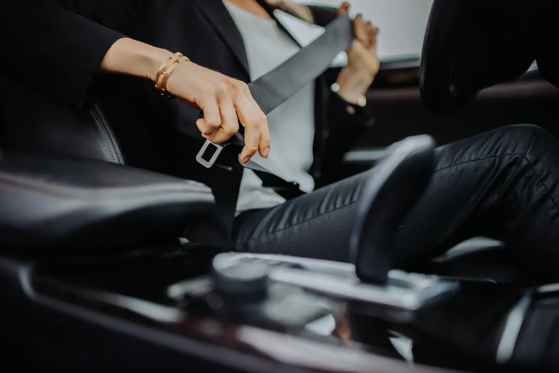 Zdjęcie Jak wyczyścić pasy bezpieczeństwa i uniknąć ich uszkodzenia