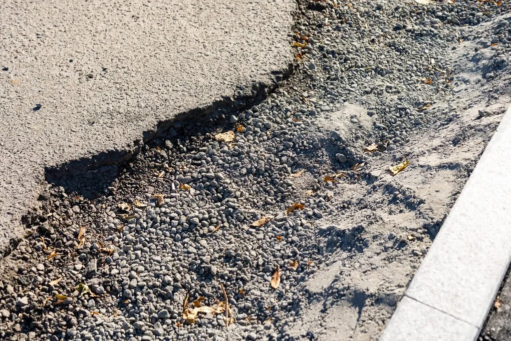 Zdjęcie Ile schnie asfalt na gorąco? Poznaj czynniki wpływające na czas schnięcia