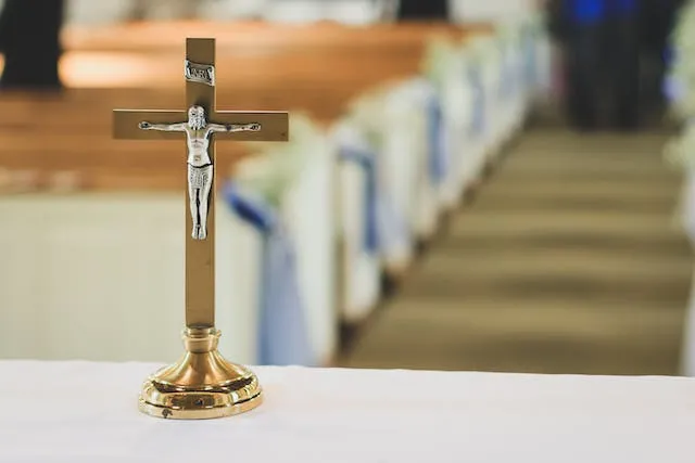 Zdjęcie Co kupić księdzu na prezent? Sprawdzone pomysły na każdą okazję i budżet