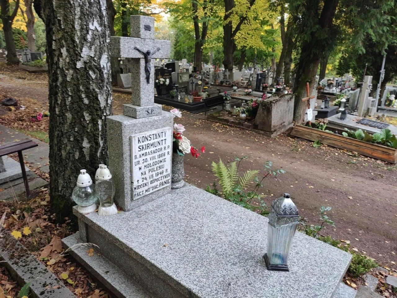 Zdjęcie Jak znaleźć zmarłego na cmentarzu Wałbrzych - skuteczne metody i źródła